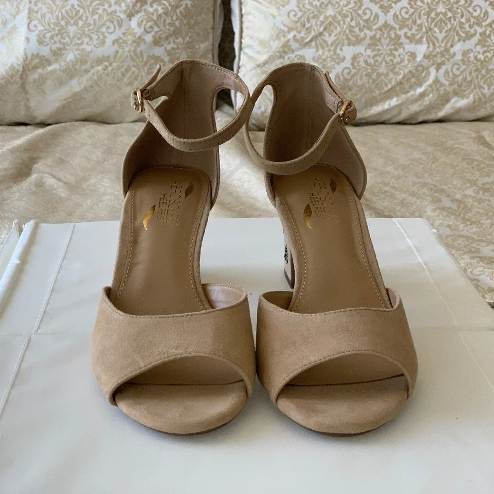 AEROSOLES Tan Suede Open-Toe Block Heel Sandals with Embellished Heel